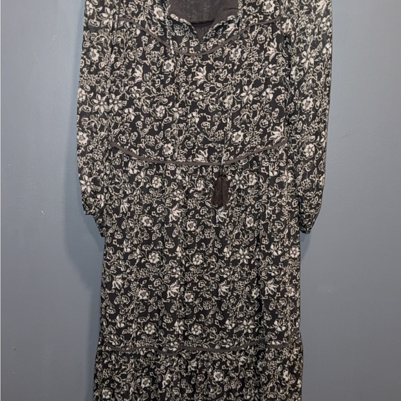 Lucky Brand Long Sleeve Peasant Tiered Maxi Dress Grey Cream Floral Size XS - Picture 4 of 11